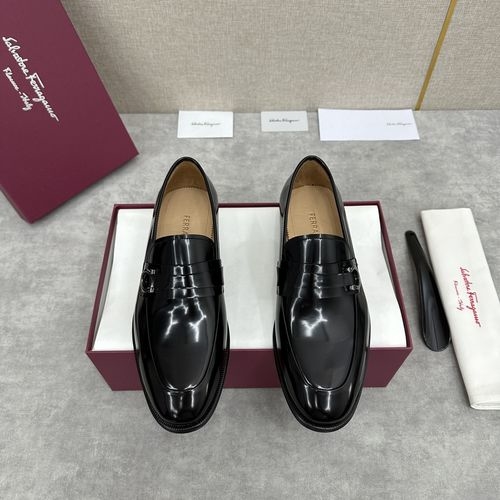 Ferragamo Gancini Buckle Moccasin Leather Loafers