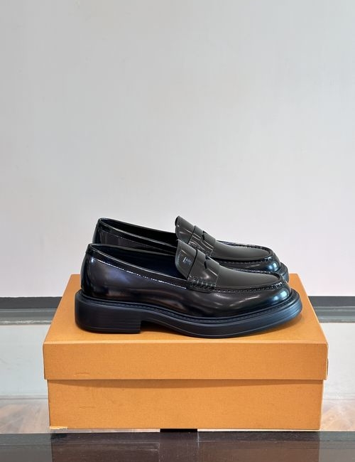 Tods Elegant Loafers With Hand-Stitched Design