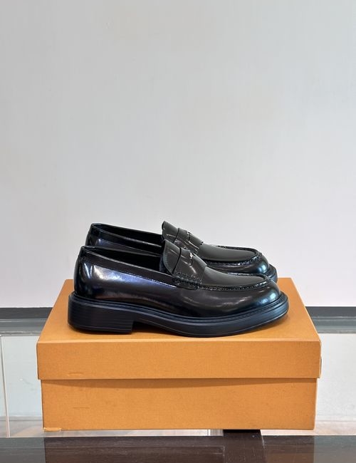 Tods Elegant Loafers With Hand-Stitched Design