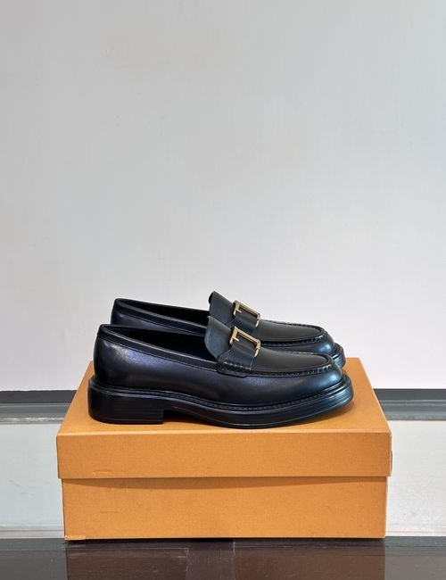 Tods Elegant Loafers With Hand-Stitched Design