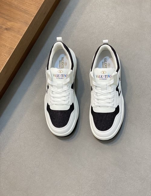 Valentino Rivet Decor Sheepskin Casual Sneakers