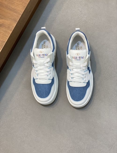 Valentino Rivet Decor Sheepskin Casual Sneakers