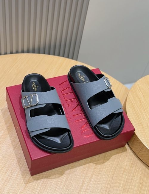 Valentino Cowhide Slippers V Hardware Details