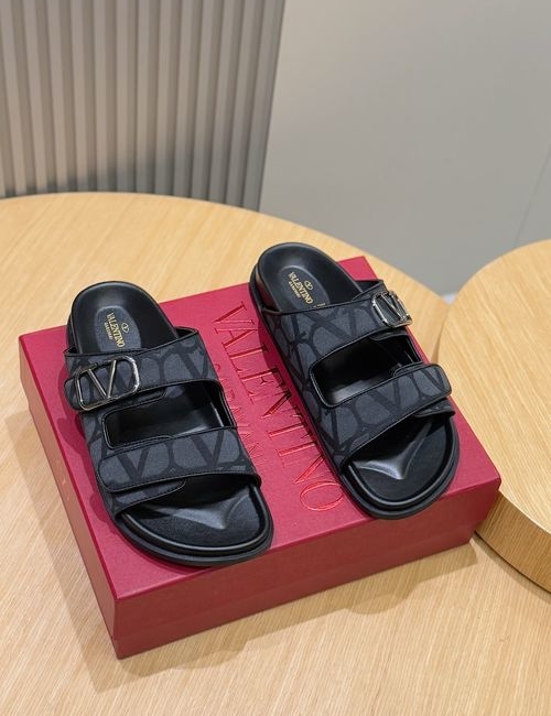 Valentino Cowhide Slippers V Hardware Details