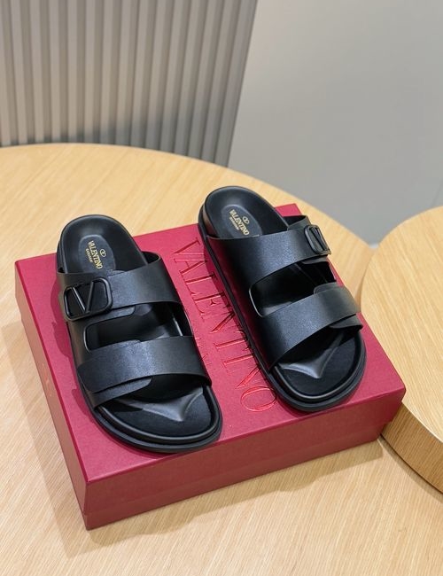 Valentino Cowhide Slippers V Hardware Details