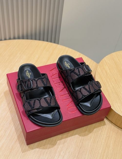 Valentino Cowhide Slippers V Hardware Details
