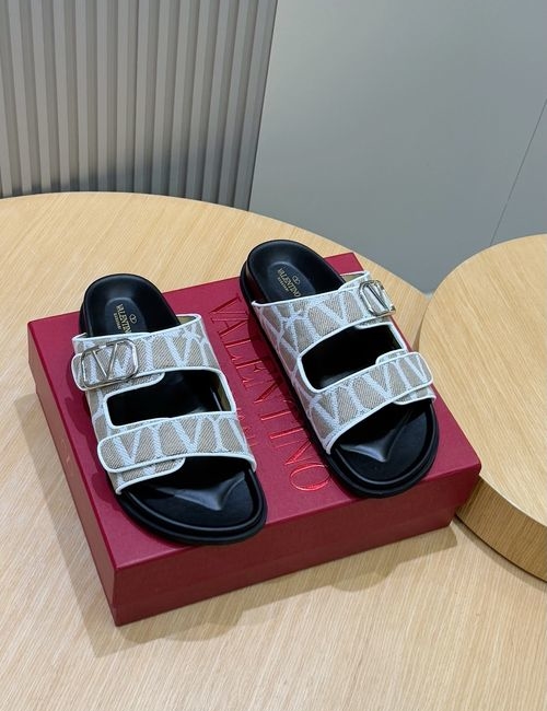 Valentino Cowhide Slippers V Hardware Details