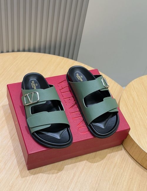 Valentino Cowhide Slippers V Hardware Details