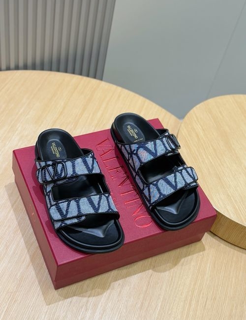 Valentino Cowhide Slippers V Hardware Details