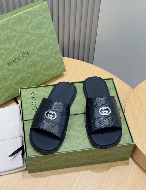 Gucci Interlocking G Slides. Classic Design. Leather Details.