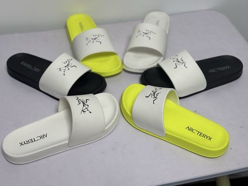 ArcTeryx Slippers With V-shaped Outsole