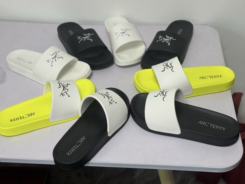 ArcTeryx Slippers With V-shaped Outsole