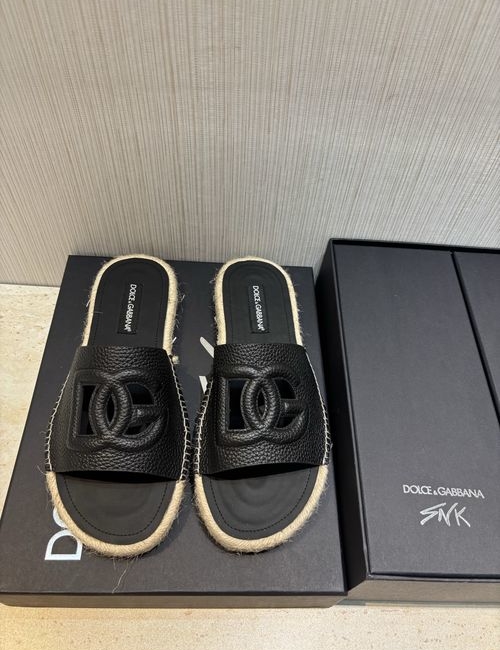 Dolce & Gabbana DG Cowhide Slippers With Logo Detail