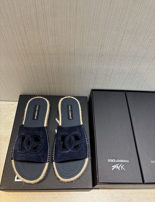 Dolce & Gabbana DG Cowhide Slippers With Logo Detail