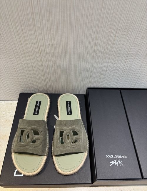 Dolce & Gabbana DG Cowhide Slippers With Logo Detail