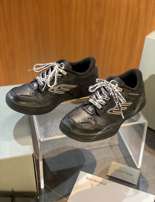 Balenciaga Hamptons Worn-out Sneakers Cowhide Graffiti Laces
