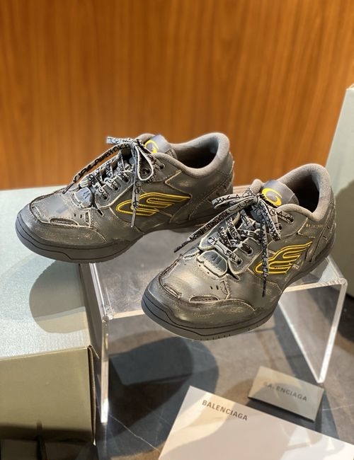 Balenciaga Hamptons Worn-out Sneakers Cowhide Graffiti Laces
