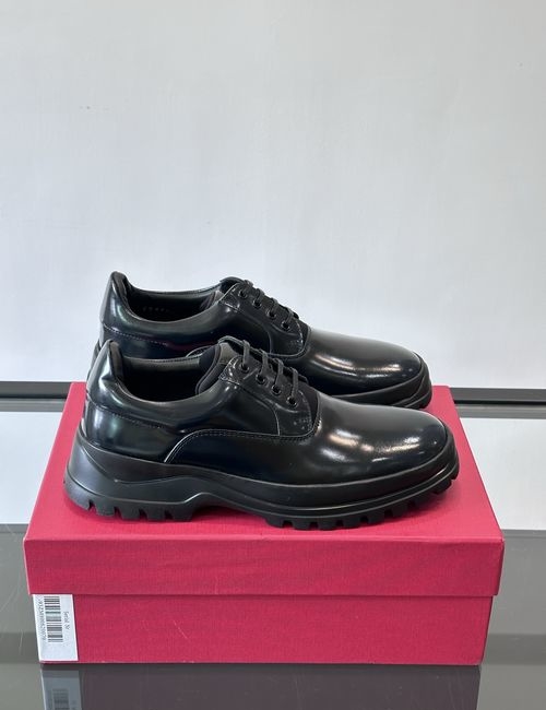 Ferragamo Sophisticated Leather Shoes With Fine Workmanship