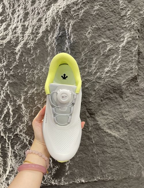 Descente Breathable Mesh Cushioning Lightweight Running Shoes
