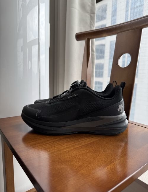 Descente Enerzite Comfortable Low-top Running Shoes Black