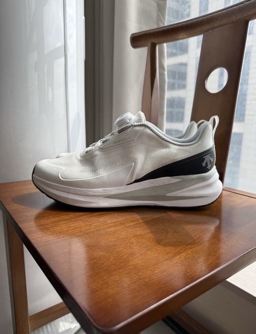 Descente Enerzite Versatile Low-top Running Shoes White Black