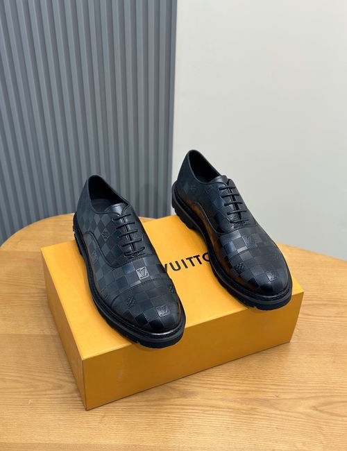 Louis Vuitton LV Embossed Logo Cowhide Casual Shoes