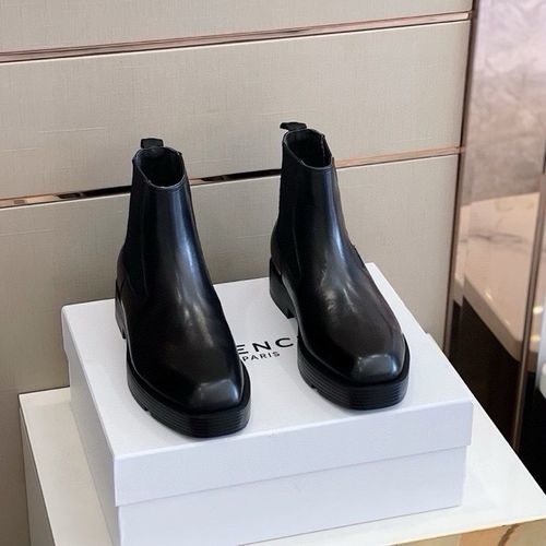 Givenchy Leather Chelsea Boots With Elastic Panels