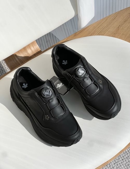 Descente Black Shoes: Elegant, Versatile, Non-Slip