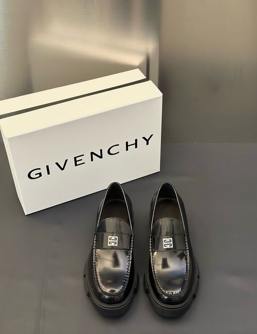 Givenchy Show Series Leather Boots With Metal Buckle
