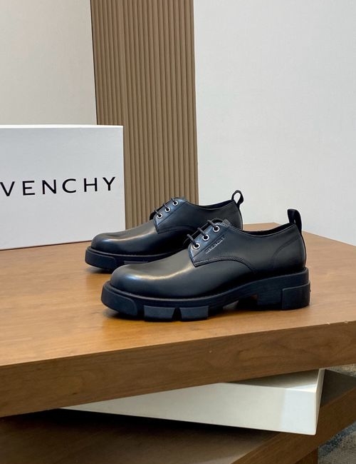 Givenchy Show Series Leather Boots With Metal Buckle