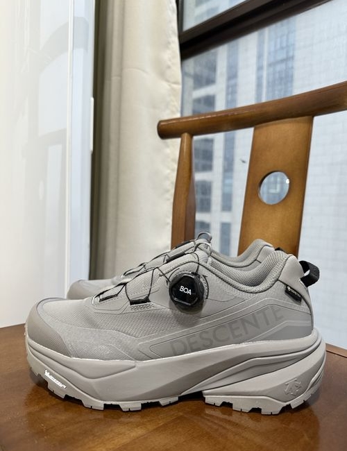 Descente Ski Style Hiking Shoes In Gray