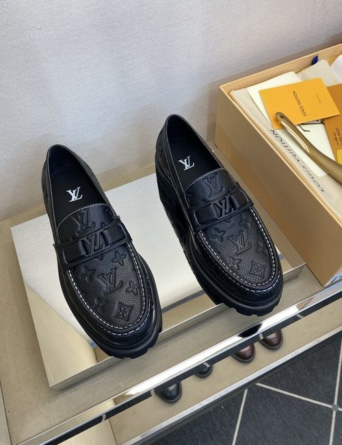 Louis Vuitton LV Loafer Shoes Cowhide Upper Anti-slip Sole