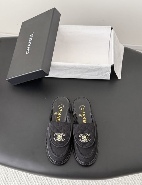 Chanel Classic Schoolbag Buckle Design, Leather Upper, Sheepskin Lining, Genuine Leather Sole