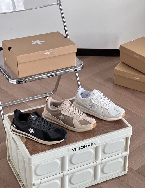 Descente Vintage Running Sneakers