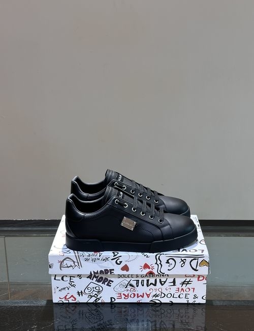 Dolce & Gabbana DG Premium Leather Casual Sneakers With Hardware