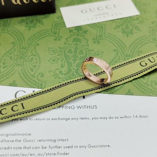 Gucci Diamond Inlaid Engraved Pattern Ring