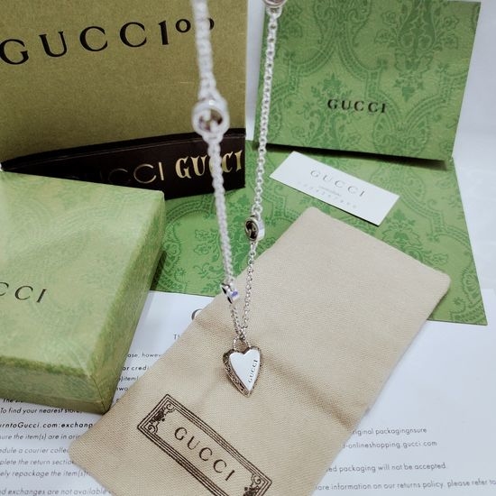 Gucci Heart Shaped Pendant Chain Necklace