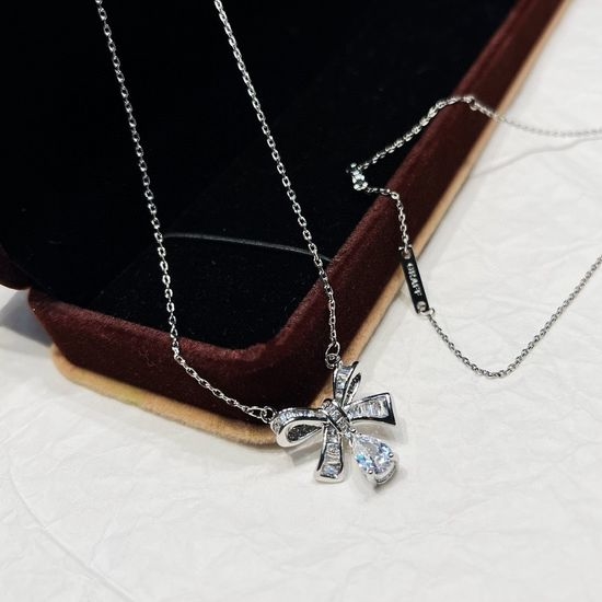 Graff Bowknot Diamond Necklace Elegant Fine Jewelry