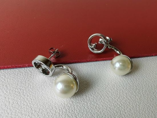 Gucci Elegant Pearl Stud Earrings