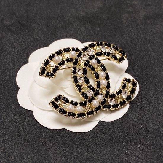 Chanel Faux Pearl Brooch Versatile Elegant Accessory