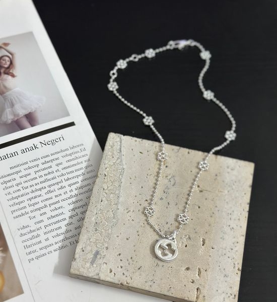 Gucci Sparkling Snowflake Pendant Necklace