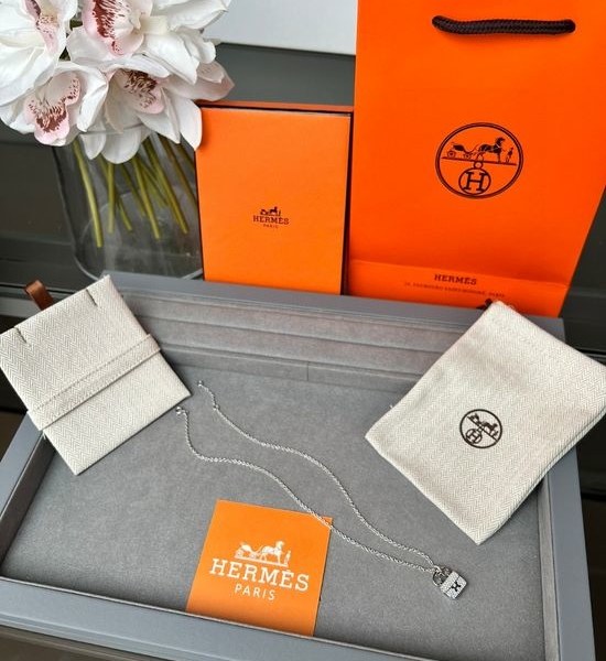 Hermes Sparkling Diamond White Gold Bag Necklace