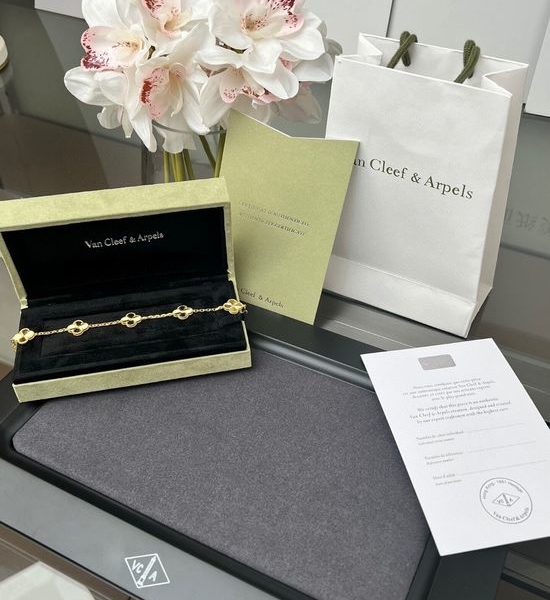 Van Cleef & Arpels VCA Laser Cut Four Leaf Clover Bracelet