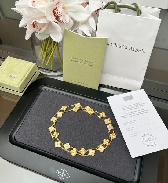Van Cleef & Arpels VCA Carved Golden Flower Necklace