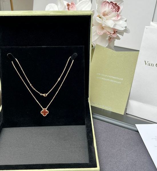 Van Cleef & Arpels VCA Carnelian Single Clover Pendant Necklace