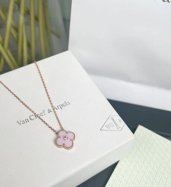Van Cleef & Arpels VCA Limited Style Clover Pendant Necklace