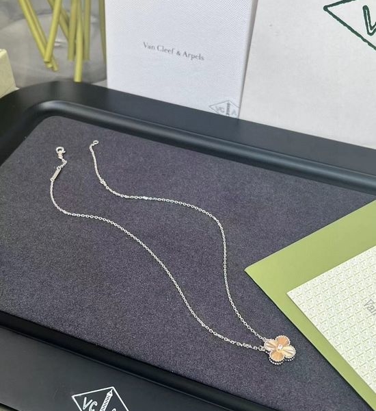 Van Cleef & Arpels VCA Christmas Limited Edition Diamond Necklace