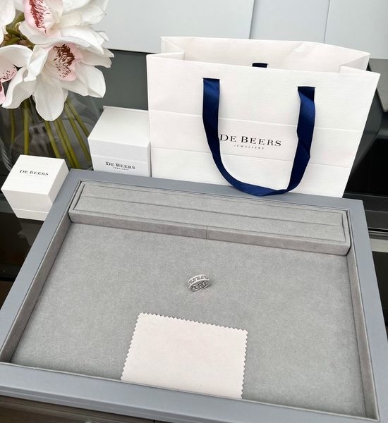 De Beers Sparkling Dewdrop Design Stackable Ring