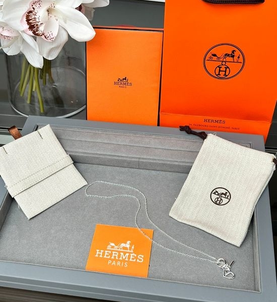 Hermes Heart Pig Nose Shape Pendant Necklace