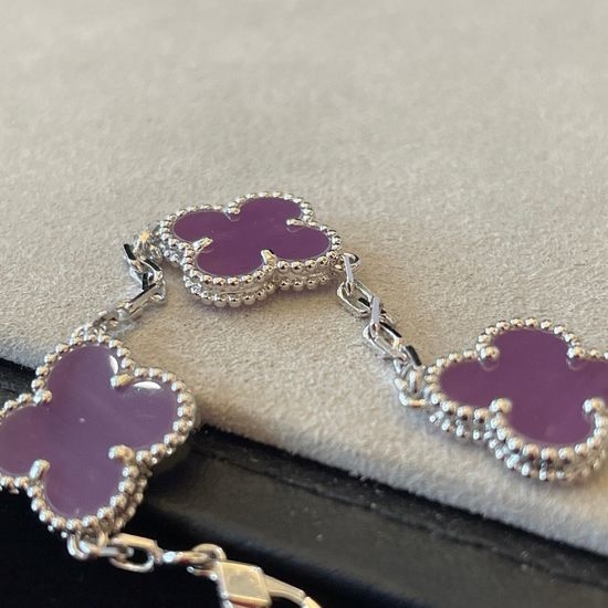 Van Cleef & Arpels VCA Five Flower Bracelet Violet Exquisite Design